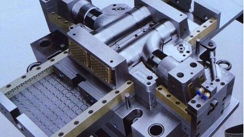 双色手柄模具加工：工艺解析与选型要点**